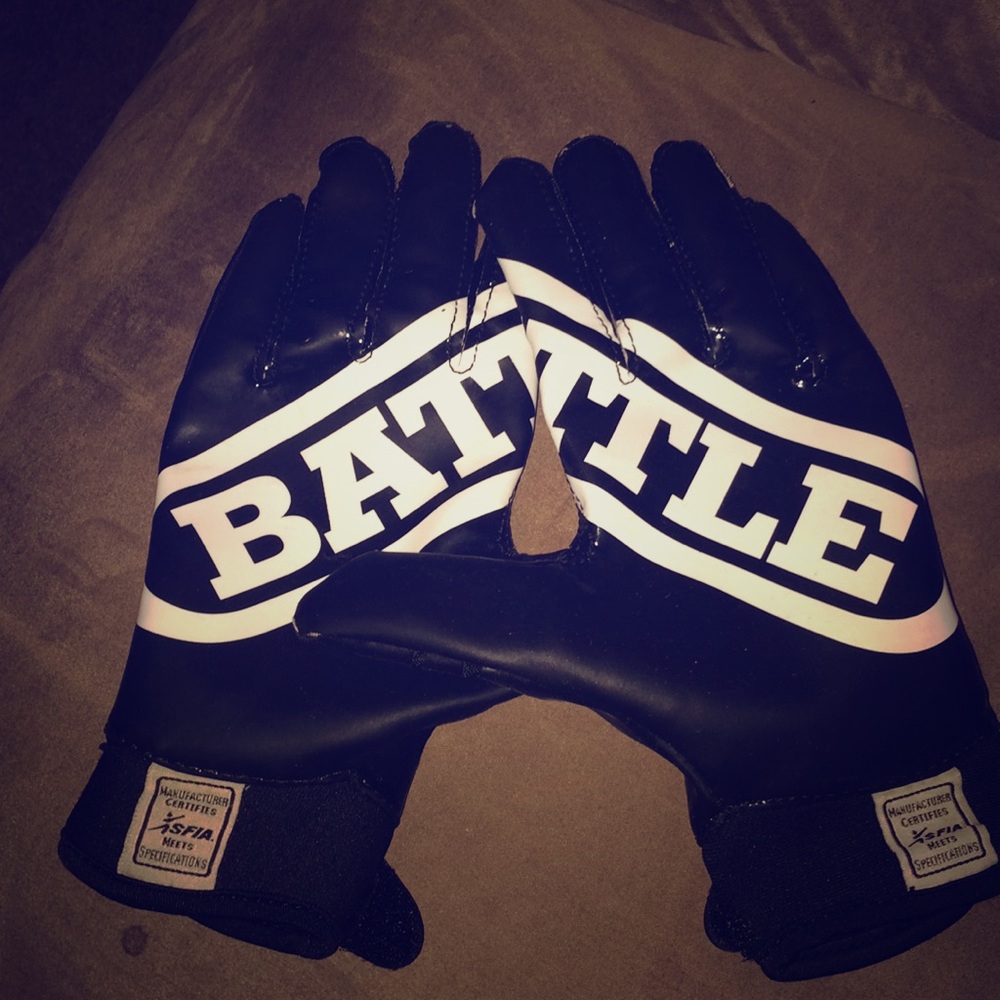 Battle football gloves